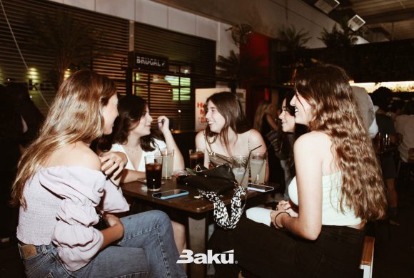 Bakú, el afterwork más animado del barrio, el punto de encuentro perfecto para tus tardes y noches en Viapol