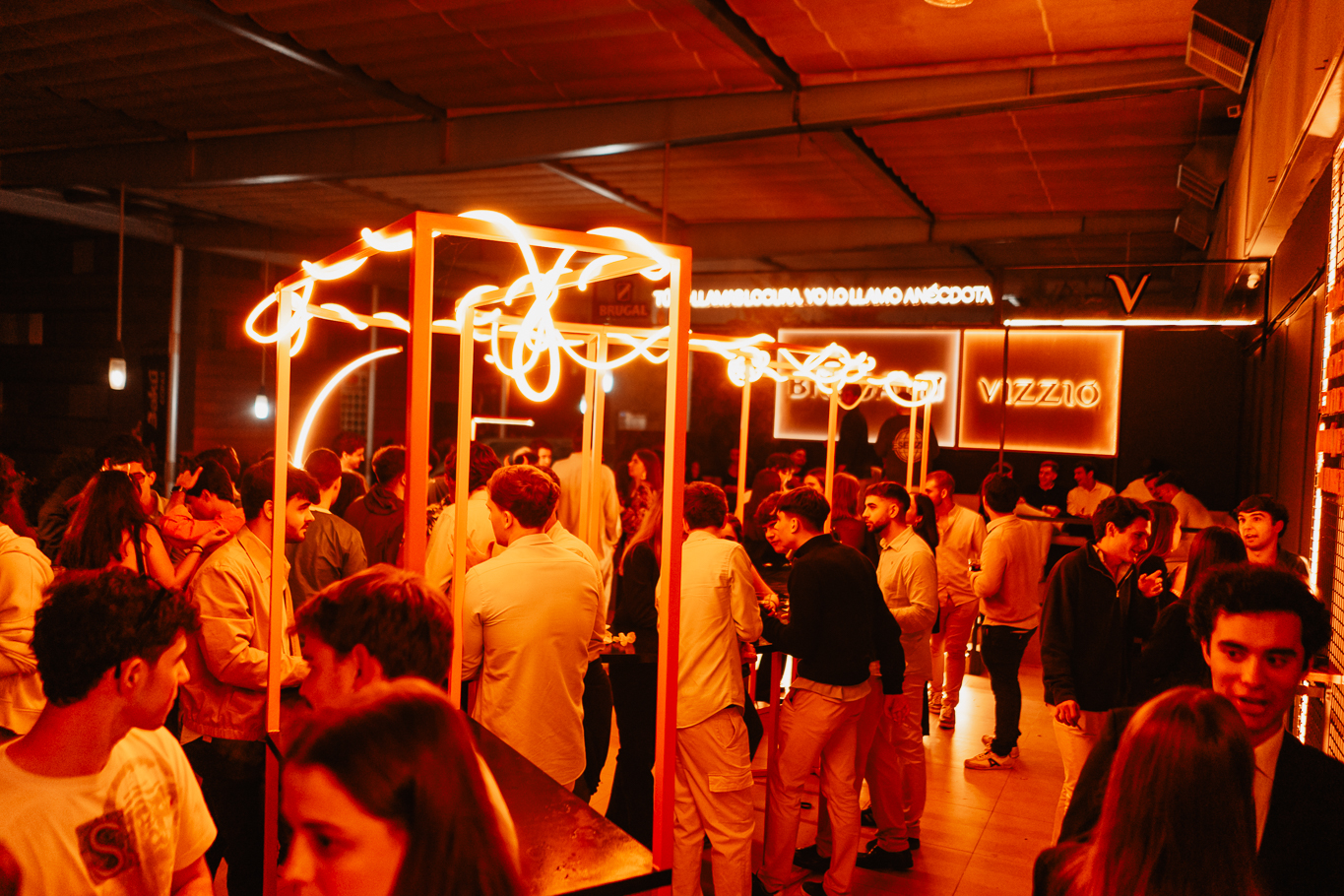 CELEBRA FIN DE AÑO EN VIZZIO VIAPOL CELEBRA FIN DE AÑO EN VIZZIO VIAPOL